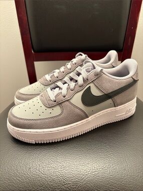New Boys Nike Air Force 1 ESS+ Low Sneakers - Light Gray & Dark Gray Swoosh 6Y